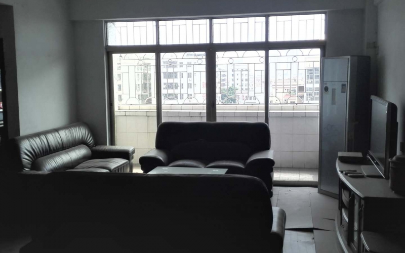 ?佛山市南海區大瀝鎮體育路嘉豪大廈A座702室及儲物室租賃或轉讓